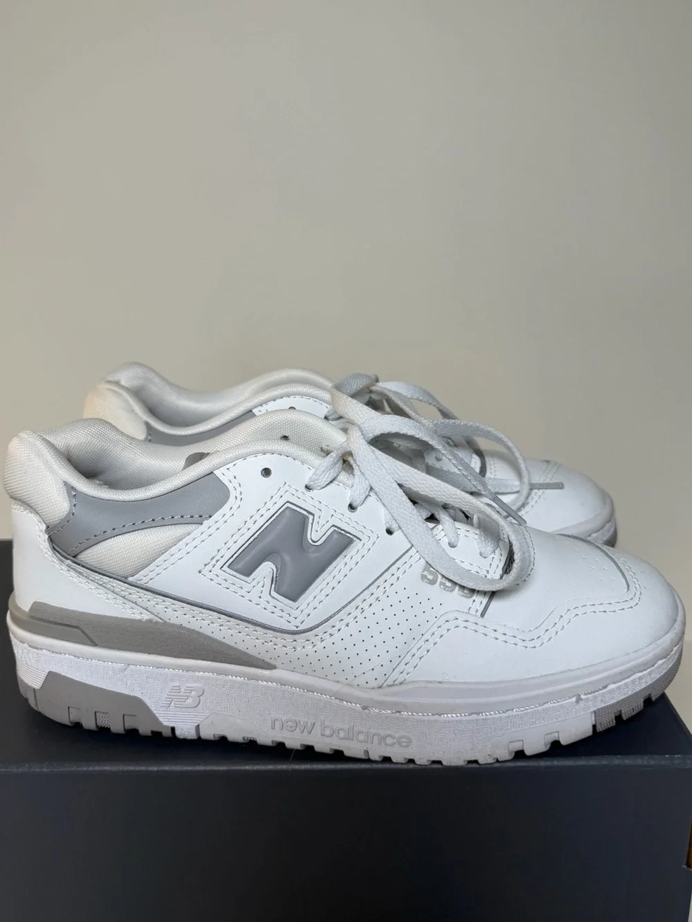 New Balance 550 Women’s 6 White Grey BBW550BB Basketball Sneaker Athletic Shoes